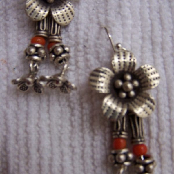 E189 "Sterling flowers with little flower dangles"