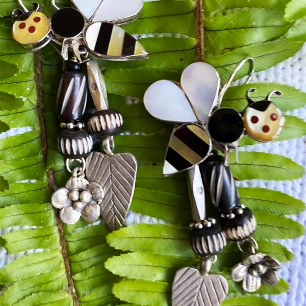 E327 Zuni inlaid Bumblebees with Flowers, Sterling Silver